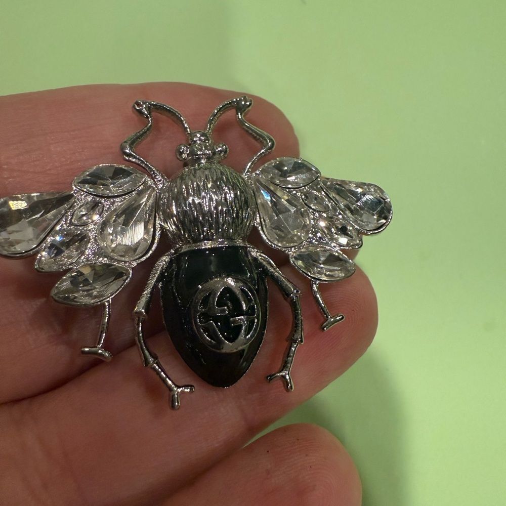 New Gucci Silver and Black Bee brooch - Picture 4 of 4